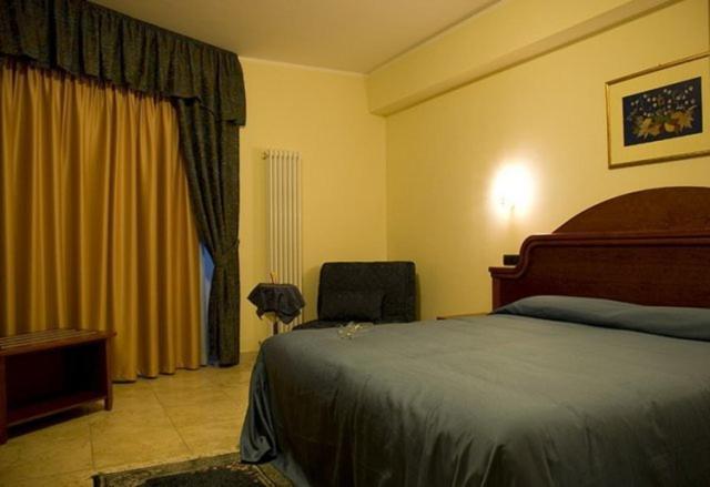 Hotel Duca Di Calabria 세라란브루노 외부 사진