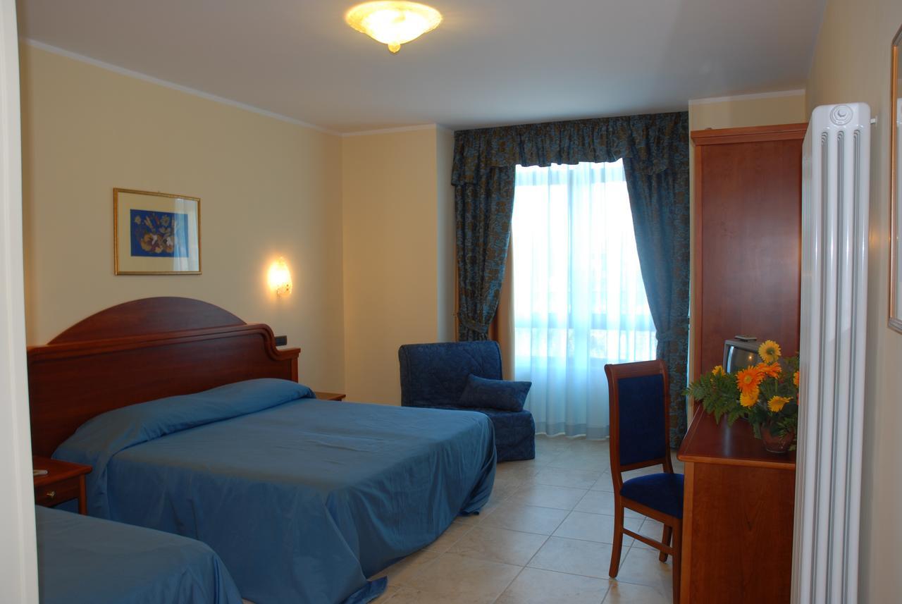 Hotel Duca Di Calabria 세라란브루노 외부 사진