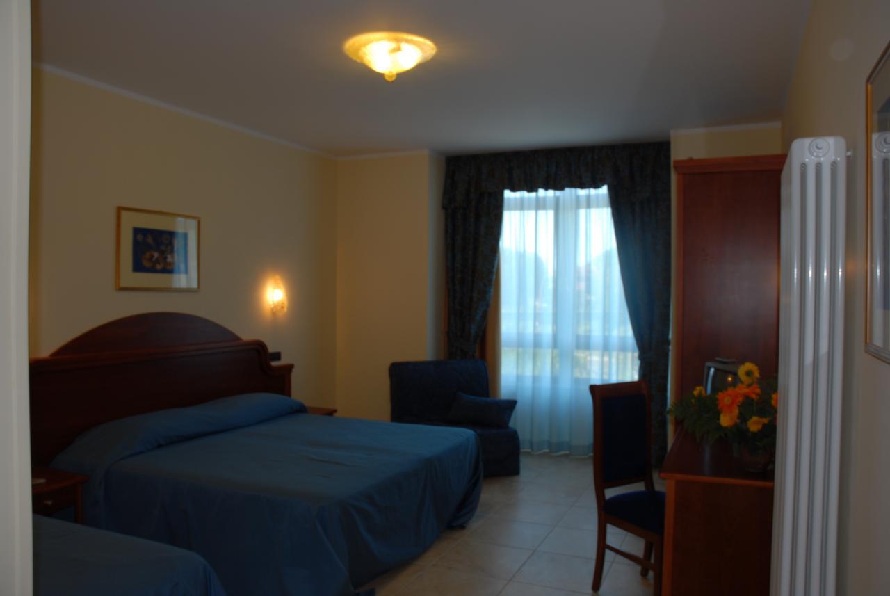 Hotel Duca Di Calabria 세라란브루노 외부 사진